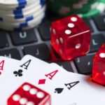How do cascades generate online slot consecutive wins?